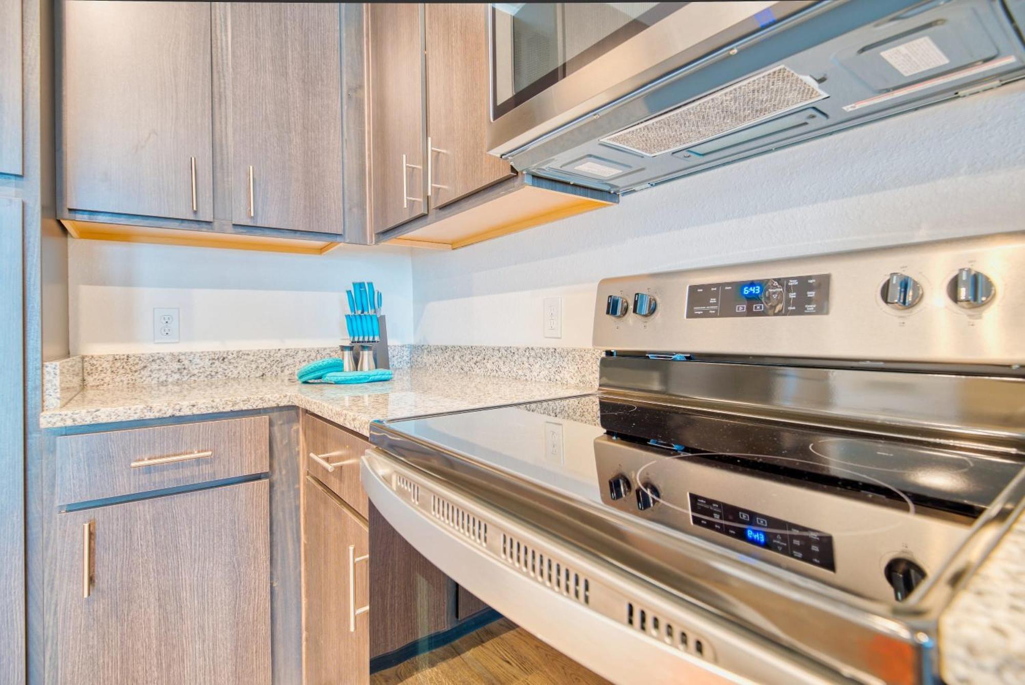Deluxe One Bedroom Apartment 게인즈빌 외부 사진